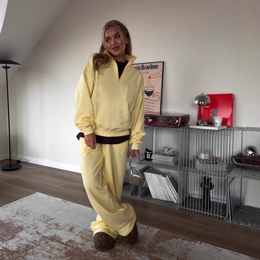 Women's sports sweatshirt with high zipper and casual chic pants