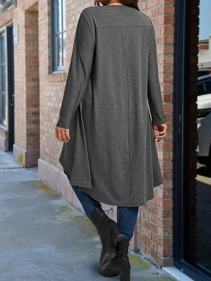 Asymmetrical long-sleeve t-shirt for women with an elegant cut Chic und Stil