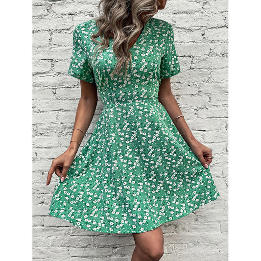 Robe de loisirs pour femmes avec motif floral et jupe évasée Chic und Stil