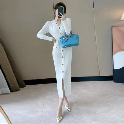 Robe en tricot pour femmes avec patte de boutonnage et fente profonde Chic und Stil