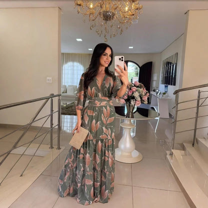 Robe maxi pour femmes avec motif de feuilles colorées et ceinture cintrée Chic und Stil