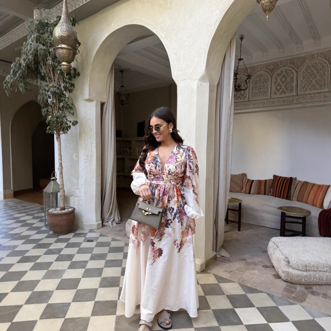Robe maxi femme avec motifs floraux et éléments de fronces raffinés Chic und Stil