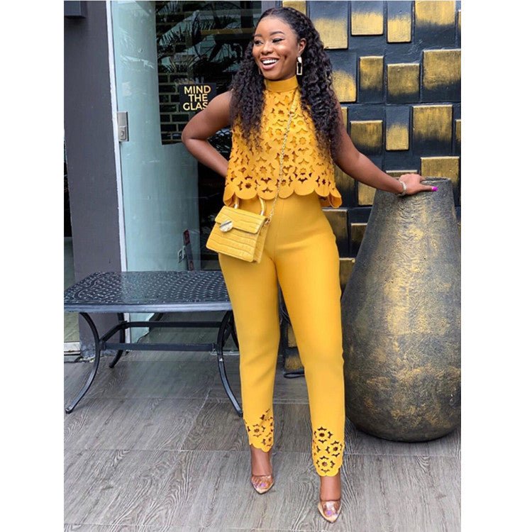 Combinaison pour femmes avec top en dentelle et pantalon cintré Chic und Stil