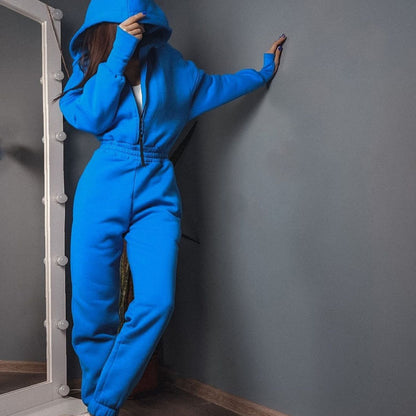 Women’s comfortable hooded jumpsuit with elastic waist and full zip Chic und Stil