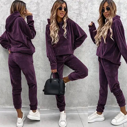Women high-quality velvet lounge set with hoodie and comfortable pants Chic and Style