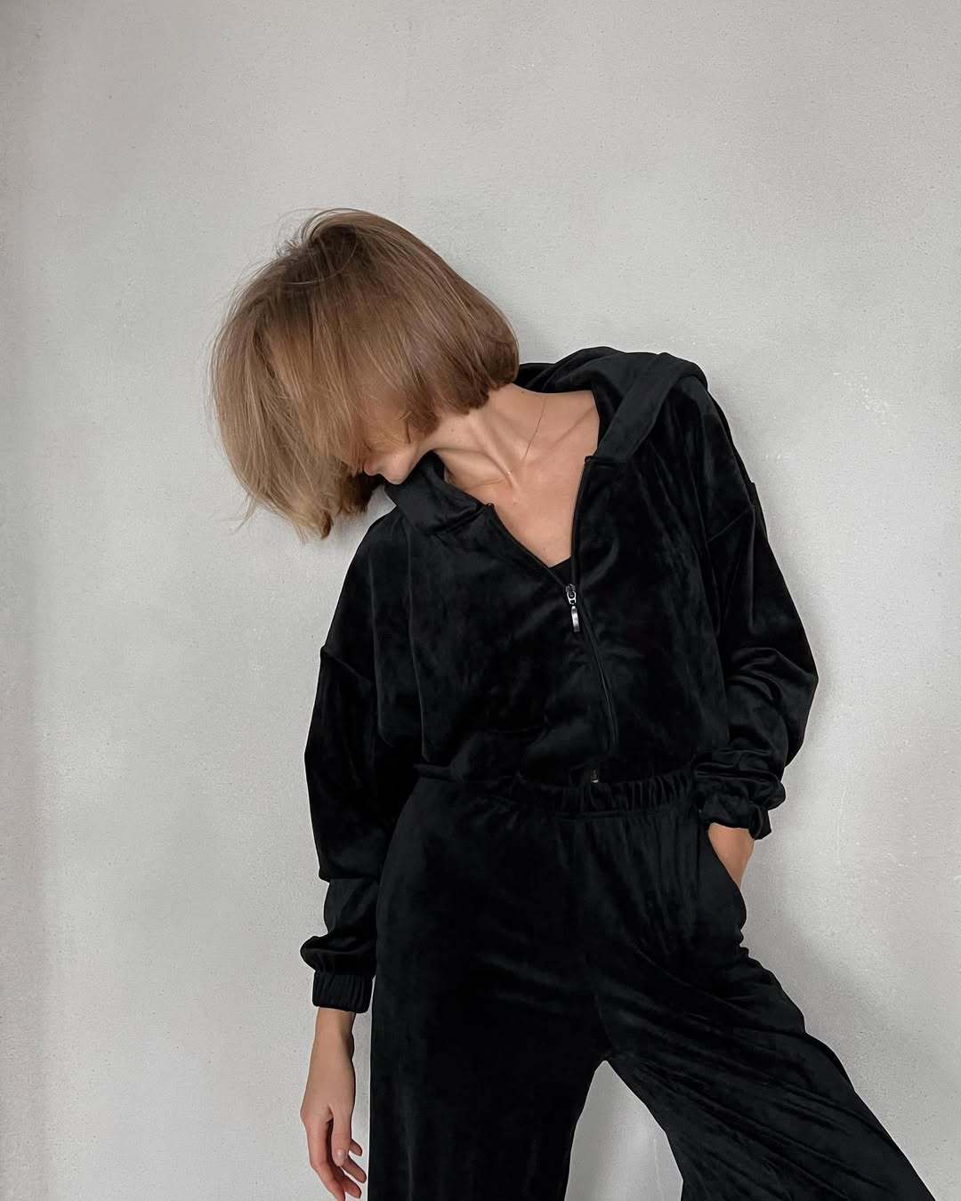 Ladies Sports Velvet Hoodie and Chic Jogging Pants