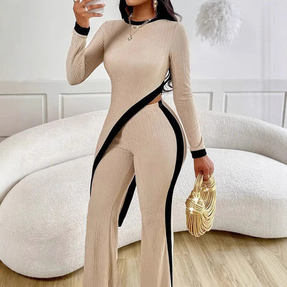 Combinaison décontractée pour femmes en tissu texturé avec des détails contrastants Chic und Stil