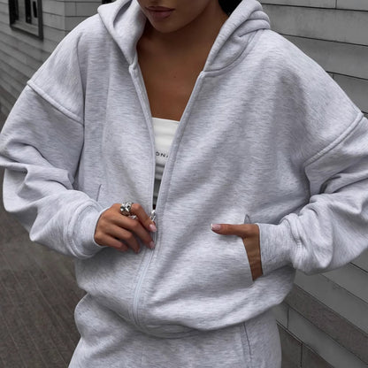 Oversized hooded jacket for women and comfortable jogger pants Chic und Stil
