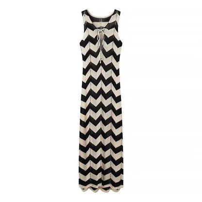 Robe maxi pour dames avec un élégant motif en zigzag et un laçage raffiné Chic und Stil