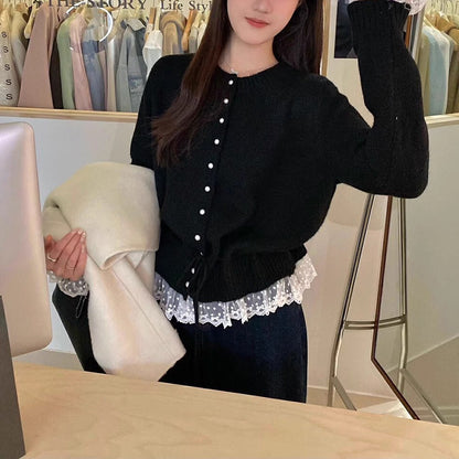 Cardigan en tricot romantique pour femmes avec dentelle et détails de boutons Chic und Stil