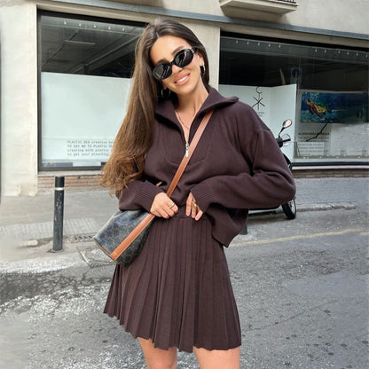 Pull en tricot pour femme avec col montant et jupe plissée Chic und Stil