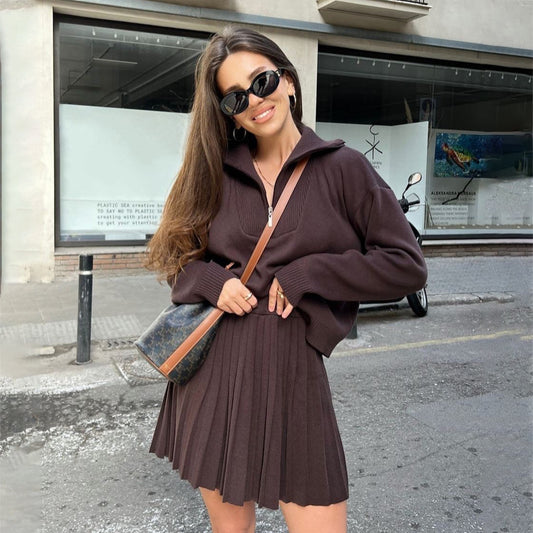 Pull en tricot pour femme avec col montant et jupe plissée Chic und Stil