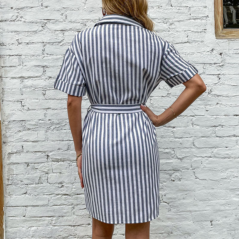 Robe chemise rayée pour femmes avec ceinture à la taille Chic und Stil