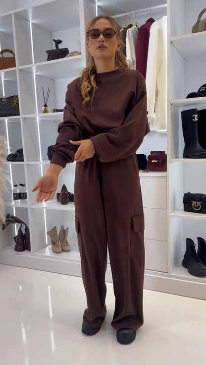 Oversized loungewear set for women with cropped sweatshirt and loose pants Chic und Stil