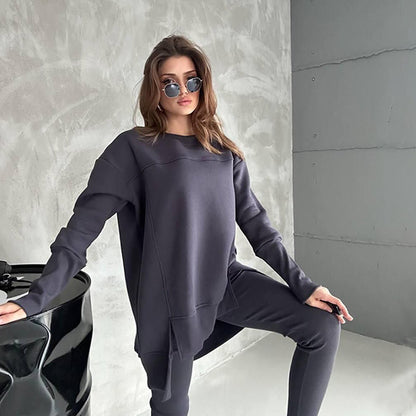 Casual sports set for women with oversized pullover and leggings Chic und Stil