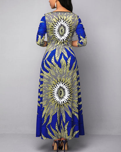 Robe maxi femme avec un impressionnant motif graphique et un col rond Chic und Stil