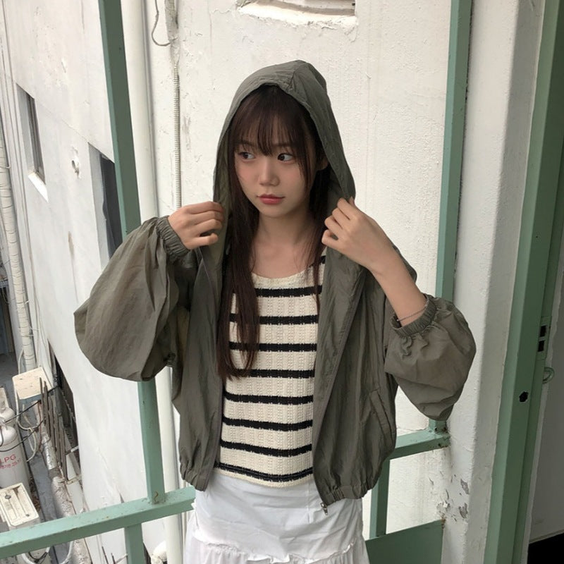 Veste de transition légère pour femmes avec poche kangourou Chic & Stil