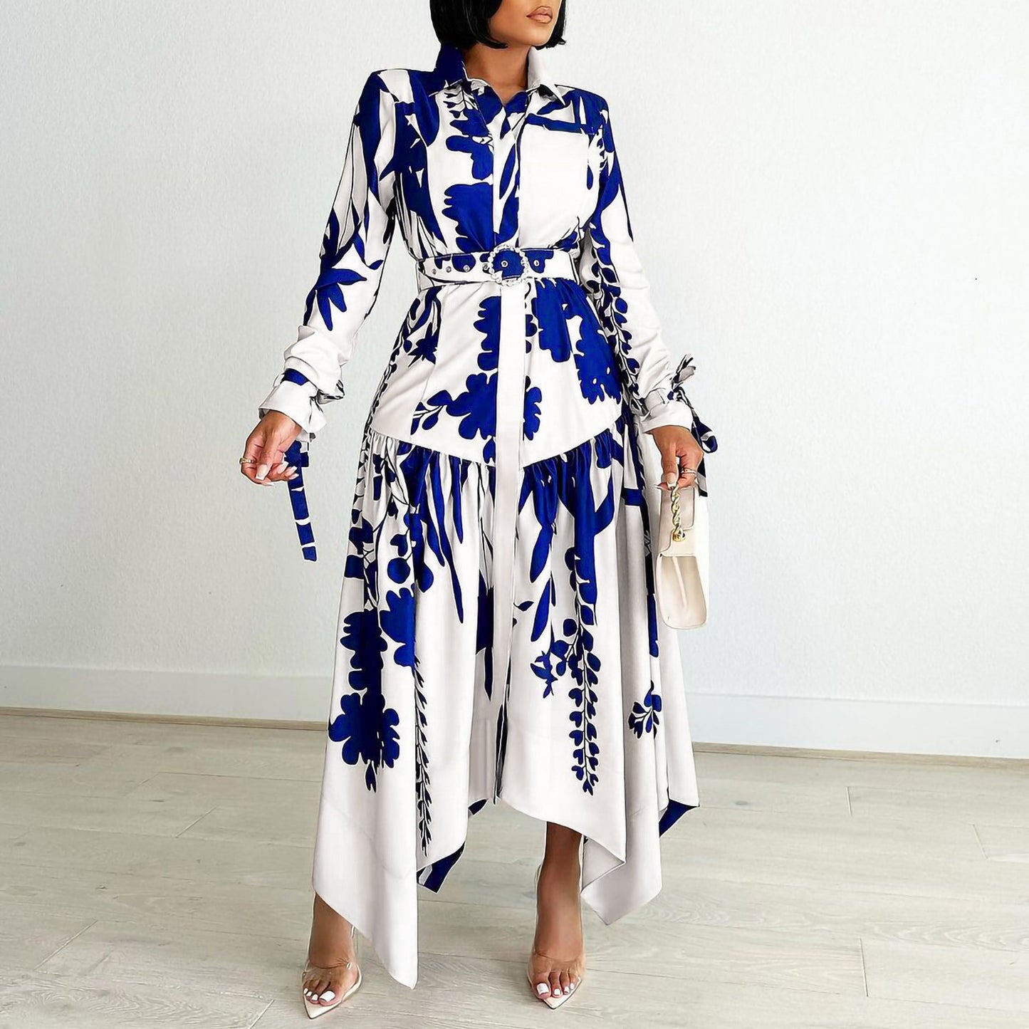 Robe chemisier pour femmes avec un design floral coloré et une ceinture cintrée Chic und Stil