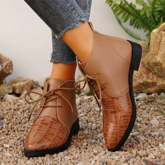 Bottines en cuir à la mode pour femmes avec des accents brillants et lacets Chic und Stil