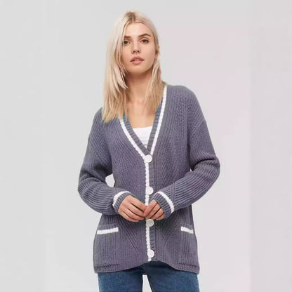 Dames grof gebreide jas met praktische klepzakken en contrasterende details Chic und Stil