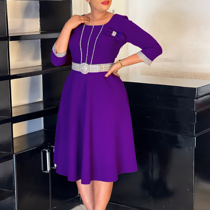 Robe A-ligne pour femme avec ceinture décorative à la taille et détails élégants Chic und Stil