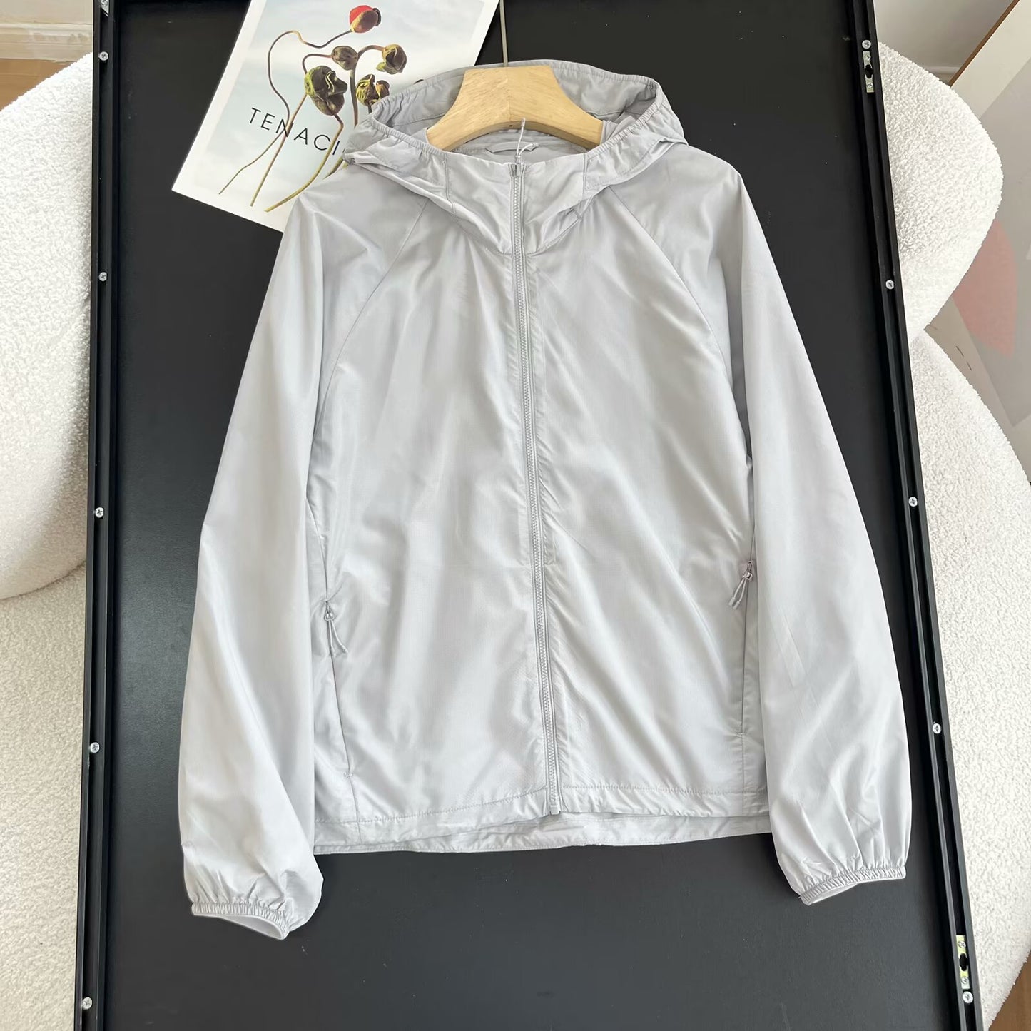 Veste de transition femme coupe-vent avec col à capuche ajustable Chic & Stil