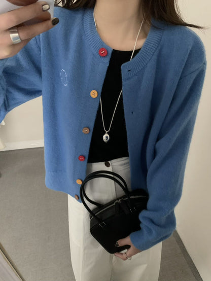 Dames pull-over en tricot douillet avec décolleté boutonné et motif brodé Chic und Stil