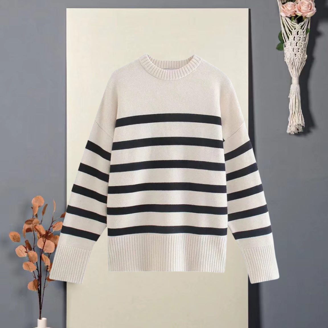 Pull en tricot surdimensionné pour femmes avec col haut et motif rayé tendance Chic und Stil