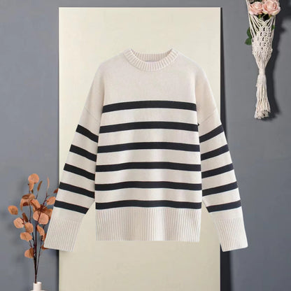 Pull en tricot surdimensionné pour femmes avec col haut et motif rayé tendance Chic und Stil