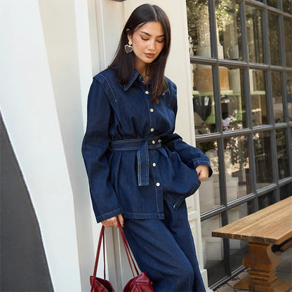 Combinaison en denim pour femmes avec ceinture élégante et jambes larges Chic und Stil