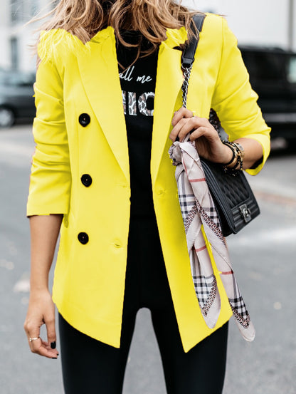 Blazer double boutonnage tendance pour femmes avec silhouette élancée et poches pratiques Chic und Stil