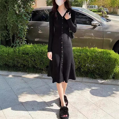 Robe midi décontractée pour femmes en fine maille côtelée avec patte de boutonnage Chic und Stil