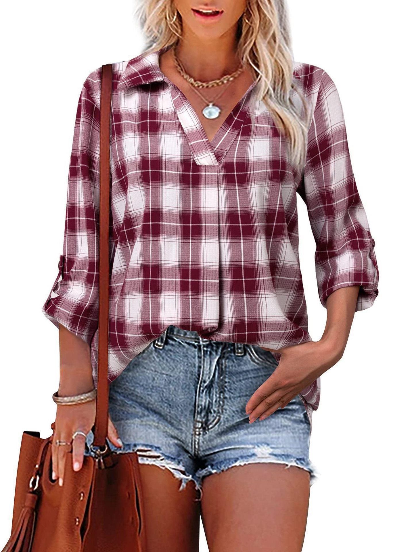 Chemise à carreaux décontractée pour femmes avec manches mi-longues et décolleté en V Chic und Stil
