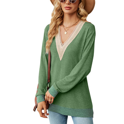Pull en viscose pour femmes avec un décolleté en V ludique et de délicats accents en crochet Chic und Stil