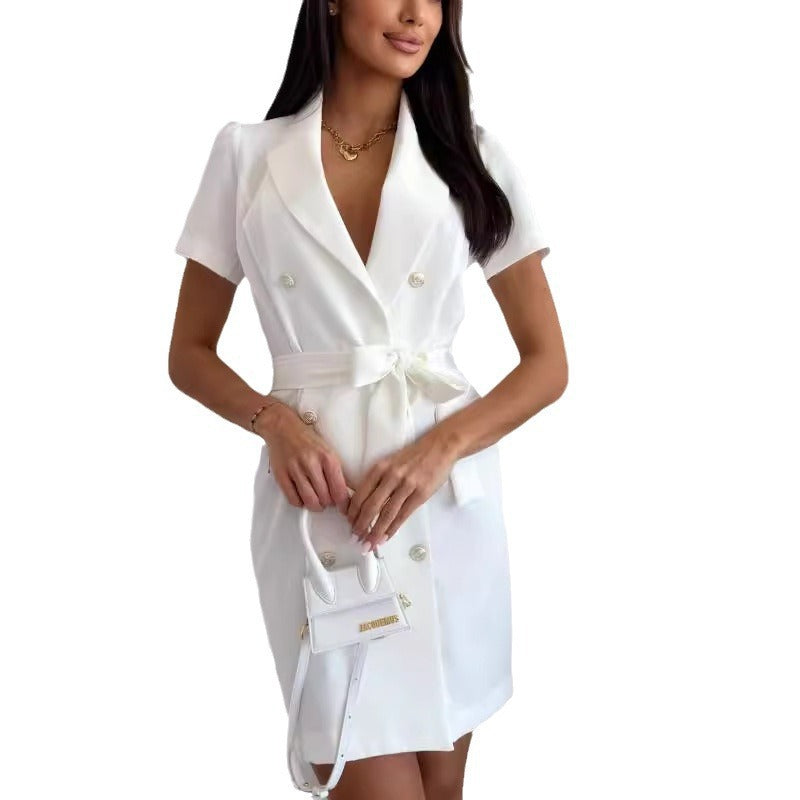 Robe portefeuille pour femmes avec élégant détail de bouton Chic und Stil