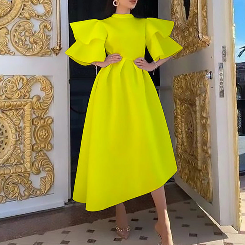 Robe midi femme avec des manches bouffantes volumineuses et un ourlet asymétrique Chic und Stil