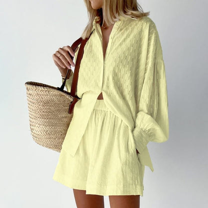 Chemise décontractée oversize pour femmes avec structure et shorts courts Chic und Stil