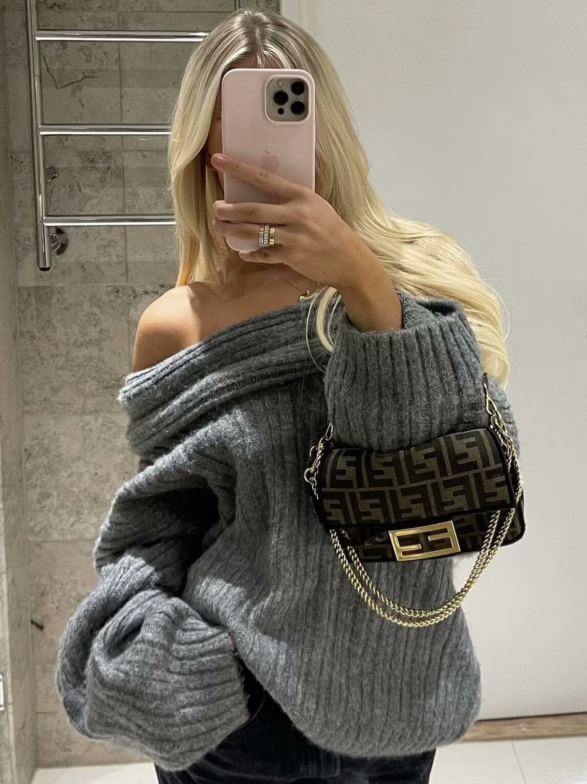 Pull femme avec col roulé large et design côtelé structuré Chic und Stil