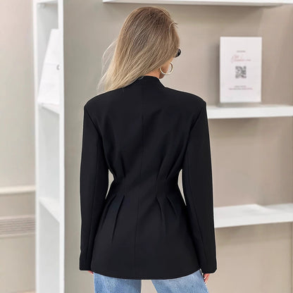 Blazer structuré pour femmes avec une coupe moderne et un cintrage Chic und Stil