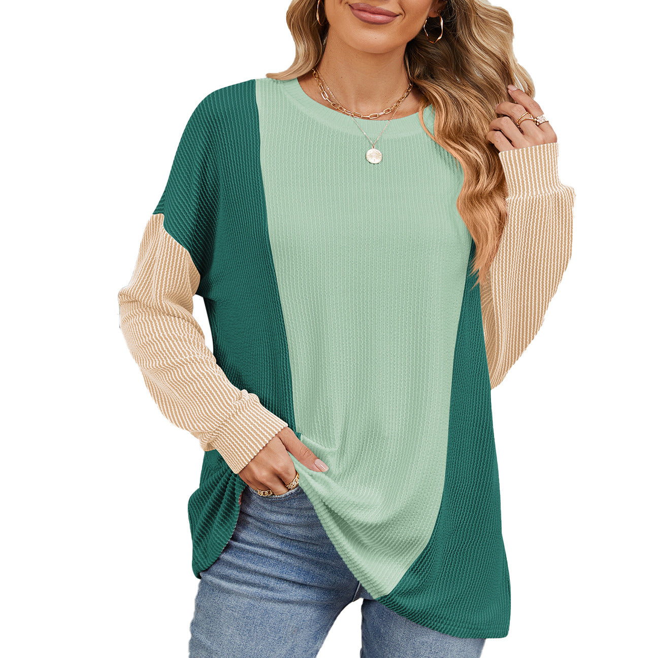Pull oversized pour femmes avec design en rib côtelé texturé et accents modernes en coloris bloqués Chic und Stil