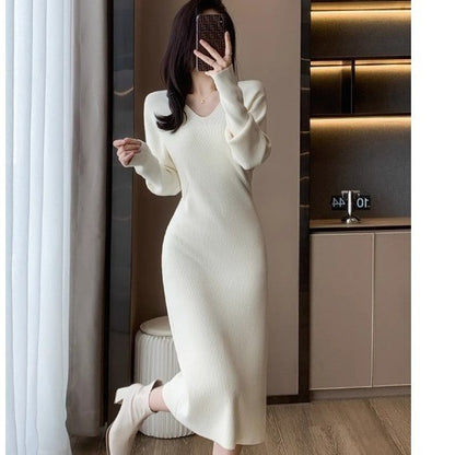 Robe en tricot pour femmes avec décolleté en V profond et structure spécialement conçue Chic und Stil