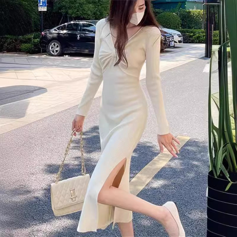 Robe en tricot pour femmes avec décolleté V plongeant et élégante structure côtelée Chic und Stil