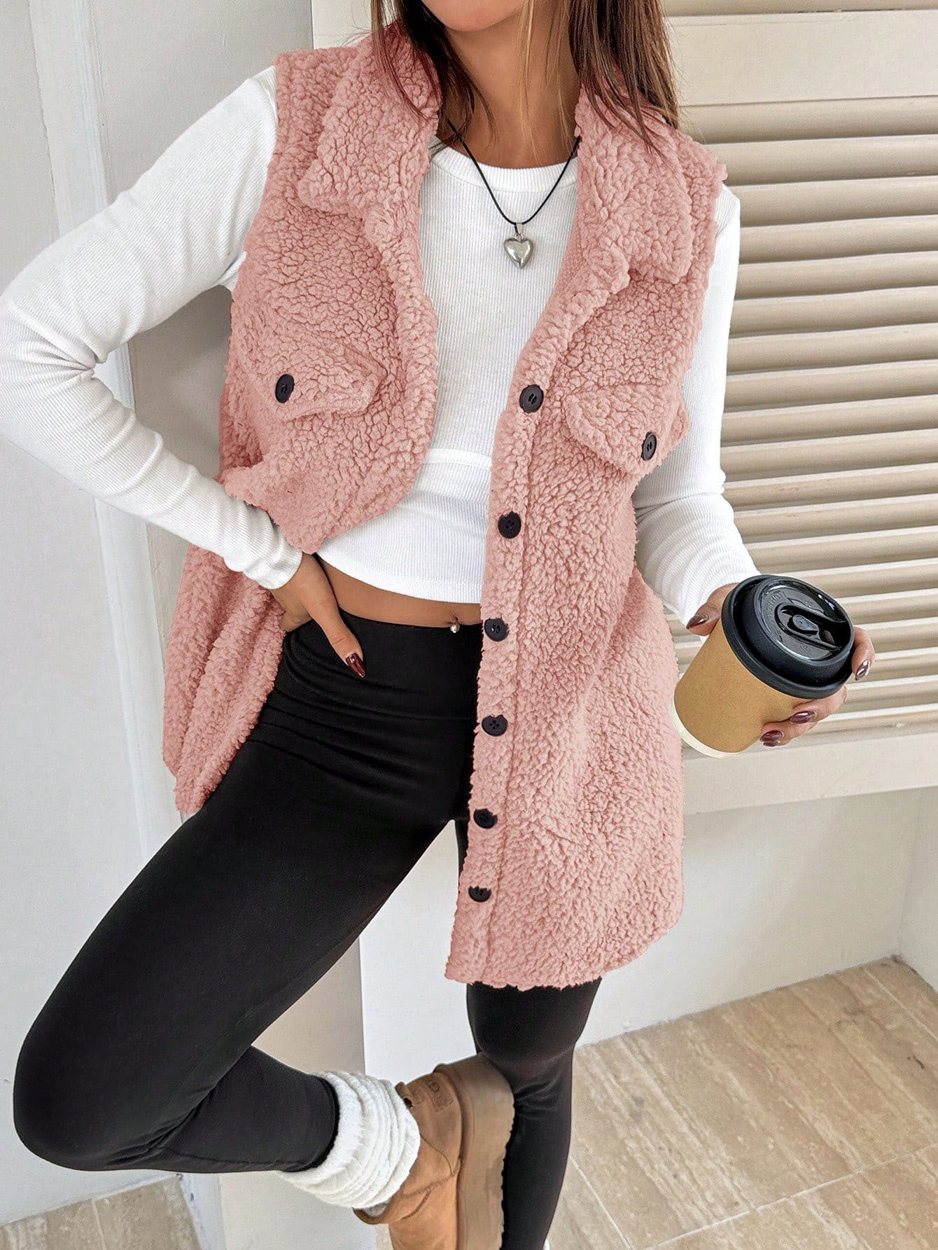 Dames gilet doux en tissu teddy avec poches pratiques Chic und Stil