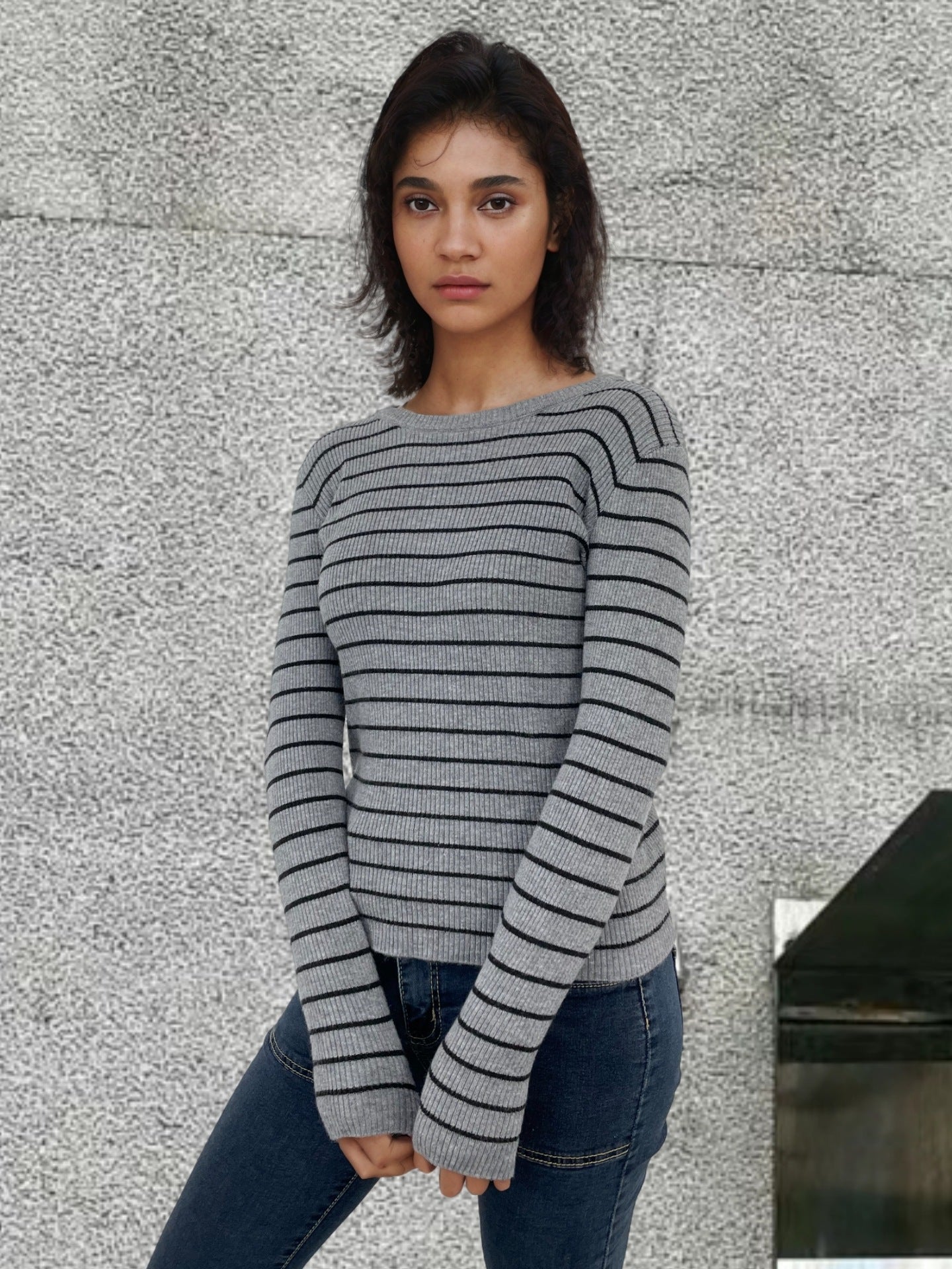 Pull à manches longues pour dames avec un motif rayé moderne et une coupe confortable Chic und Stil