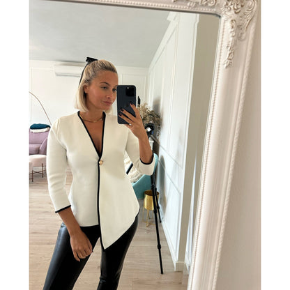 Elegant women's jacket with asymmetric cut and metallic button Chic and Style