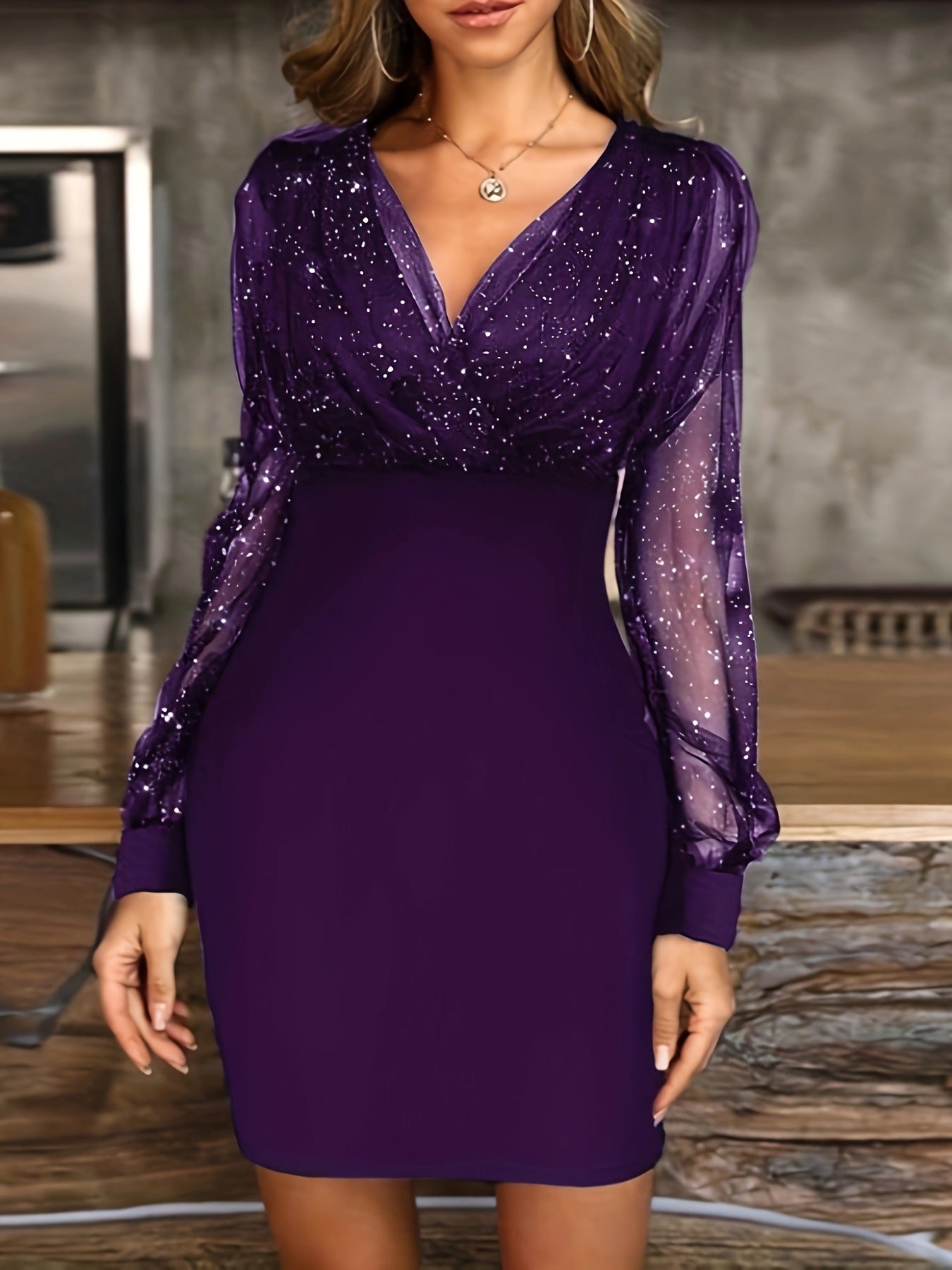 Robe de cocktail scintillante pour femmes avec des manches transparentes Chic und Stil