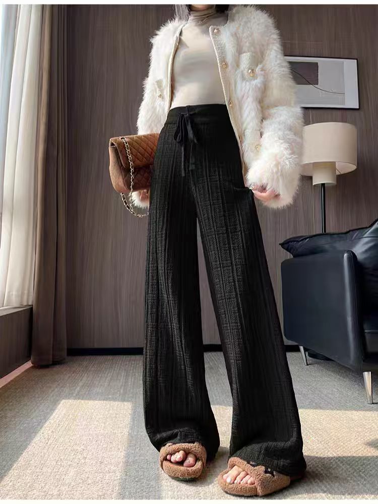 Loose linen pants for women with elastic waistband and striped design Chic und Stil