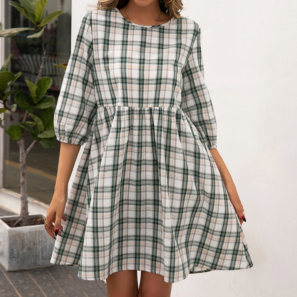 Robe pour femmes avec un look à carreaux et un design cintré Chic und Stil