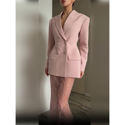 Blazer élégant pour femmes avec une coupe cintrée et double boutonnage Chic und Stil