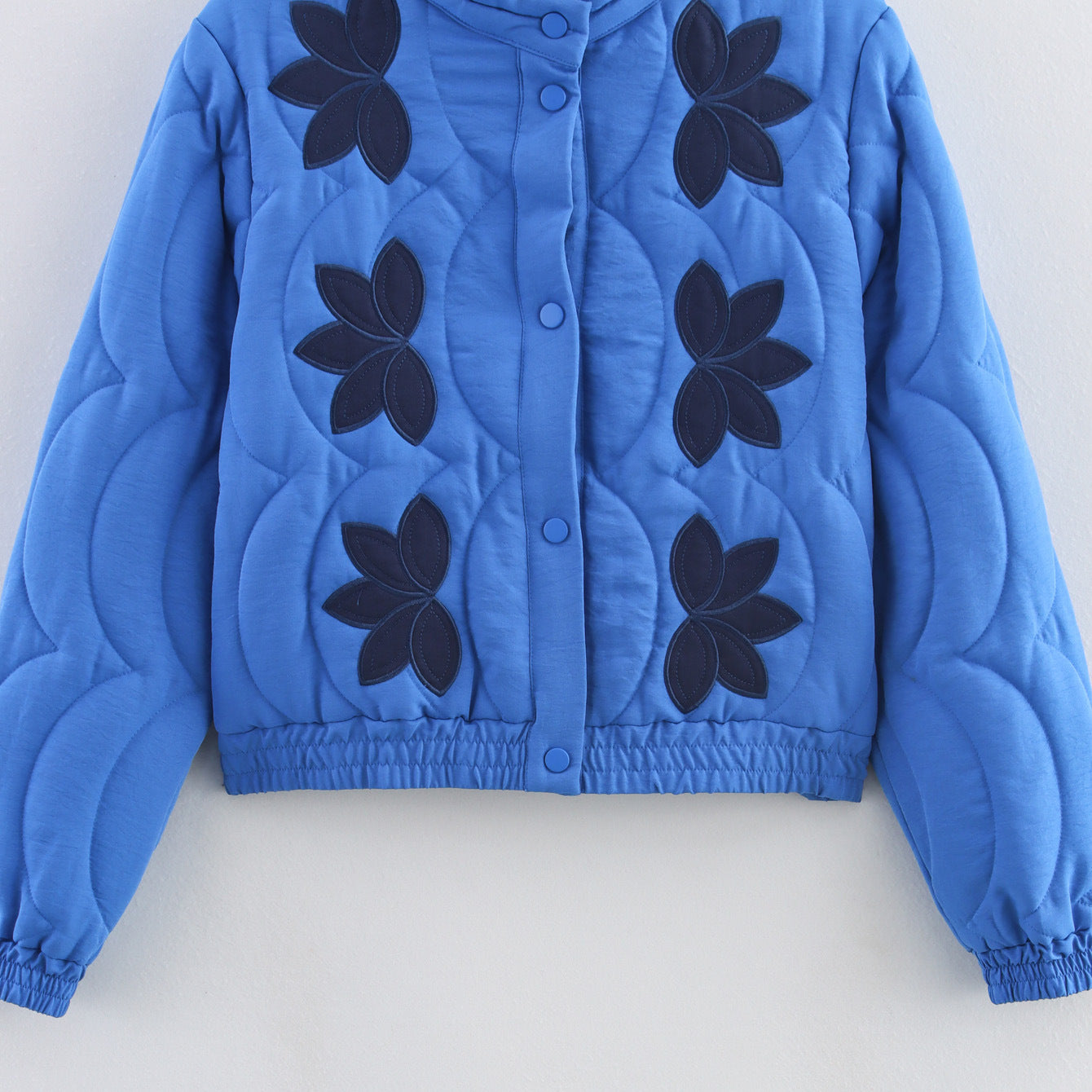 Dames doudoune avec design floral Chic und Stil